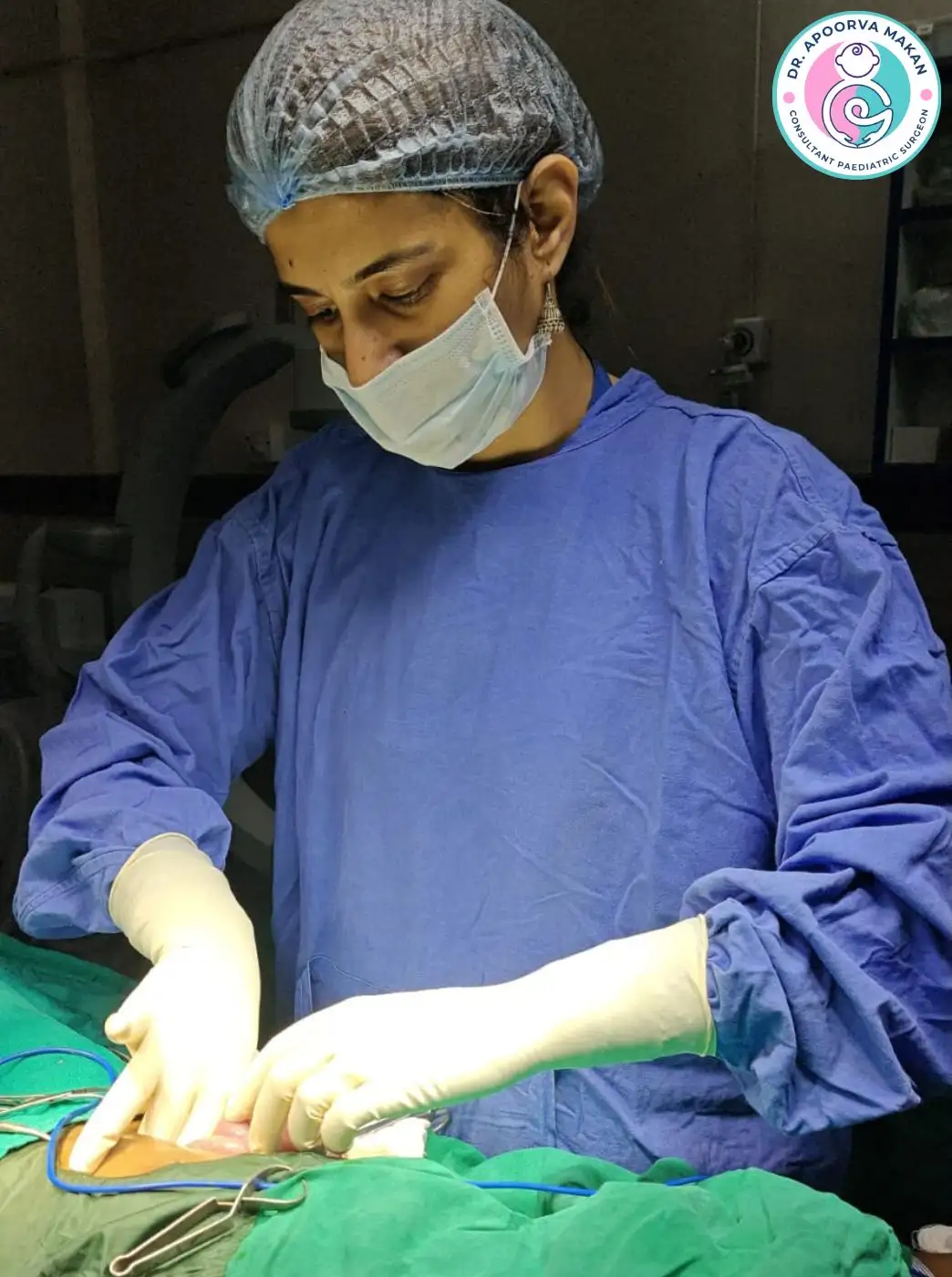 Dr. Apoorva Makan doing Hernia surgery of newborn in Wakad Pune.