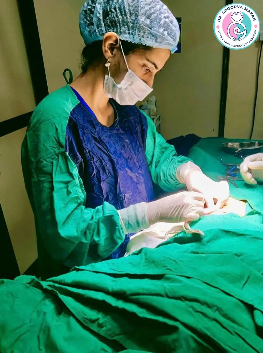 Dr. Apoorva Makan doing thoracic surgery for child in Pune, India.