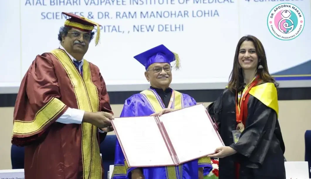 Dr. Apoorva Makan receiving Gold Medals from dignitaries in Delhi.