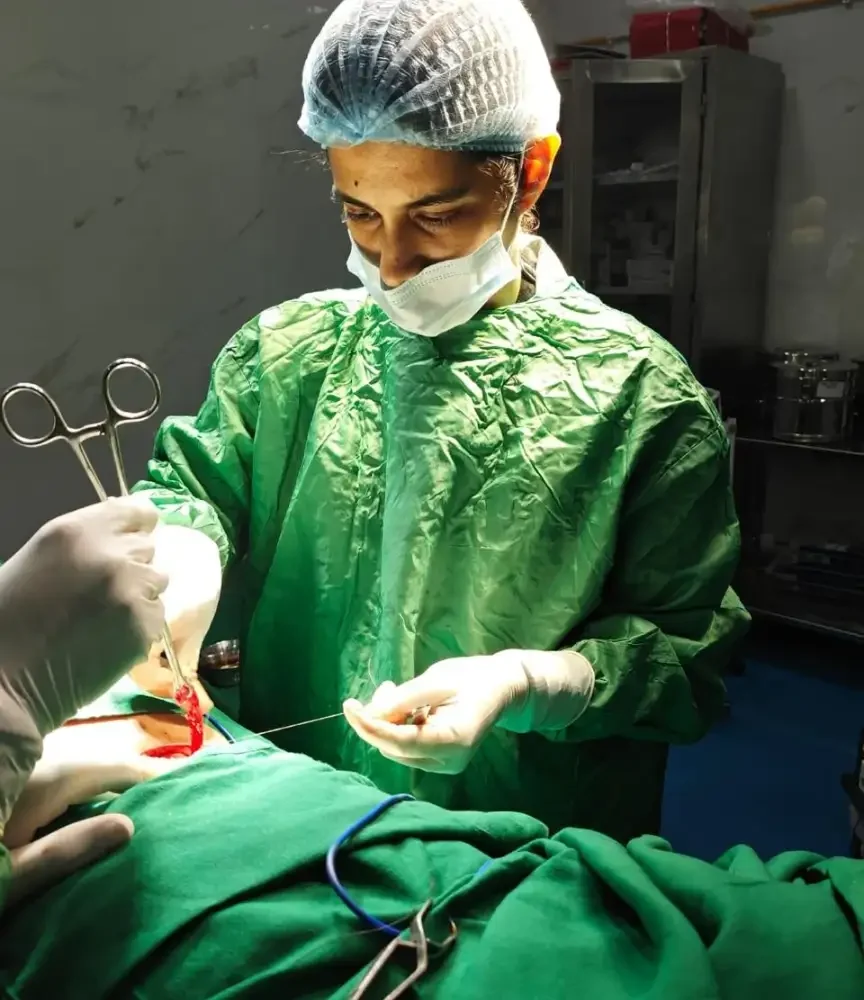 Dr. Apoorva Makan doing pediatric hernia surgery.